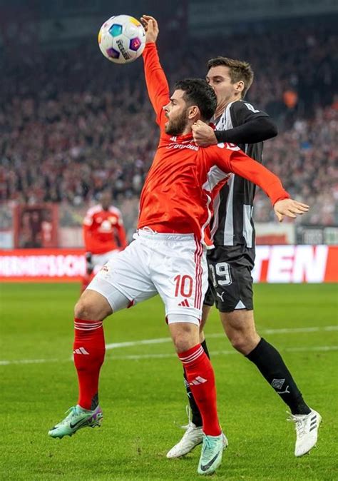 Eintracht Frankfurt routs Bayern Munich 5-1 for defending champ’s first Bundesliga defeat